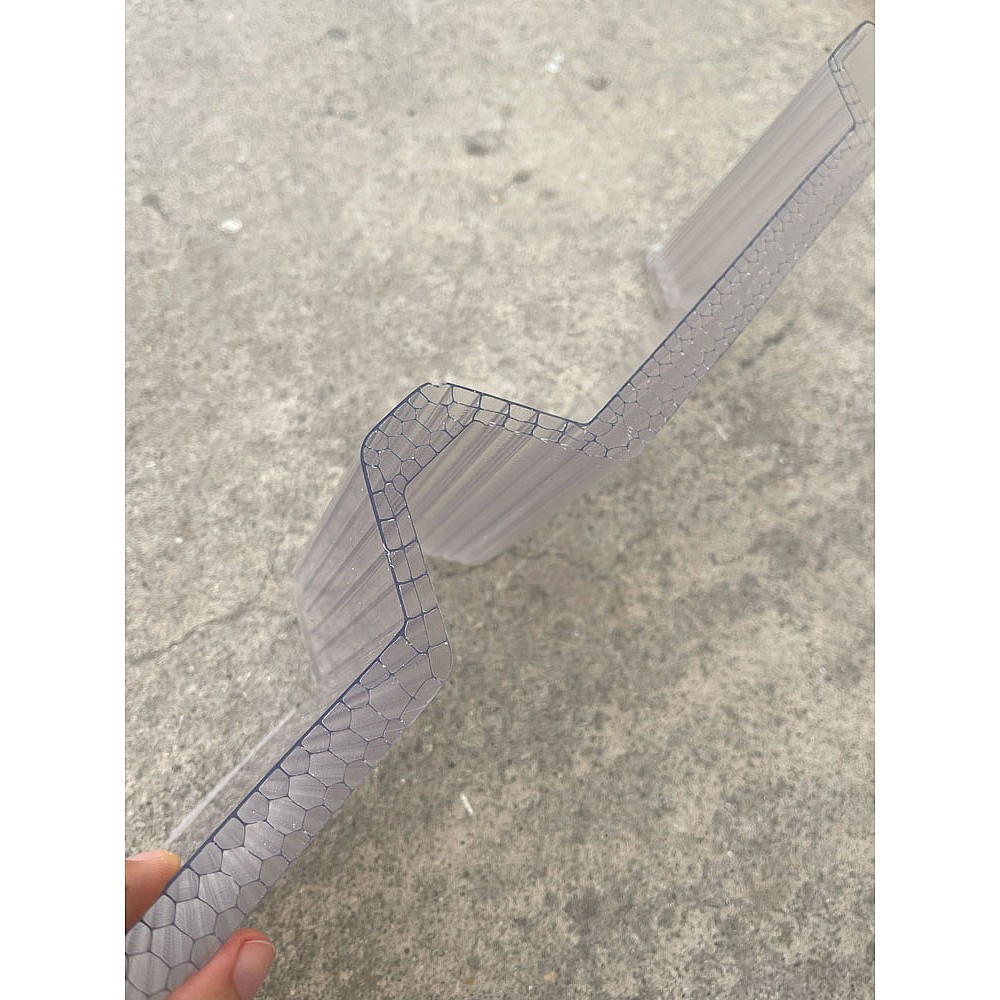 Luminatoare hală din policarbonat celular Greca, 16mm grosime, 5 ondulații de 40mm și structură tip fagure (preț/mp)