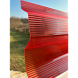 Placă din policarbonat compact/solid 1mm x 1060mm x 2000mm, cu profil trapez 76/18 multiliniar roșu