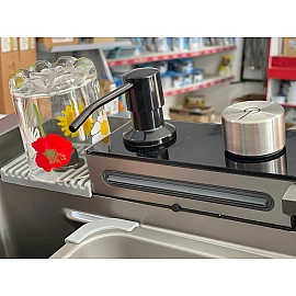 Chiuvetă bucătărie inox satin HD7550 multifuncțională (baterie cu 3 moduri de curgere, consolă din sticlă,  2 tăvițe de scurgere, tocător din lemn, spălător de pahare, dozator detergent de vase)