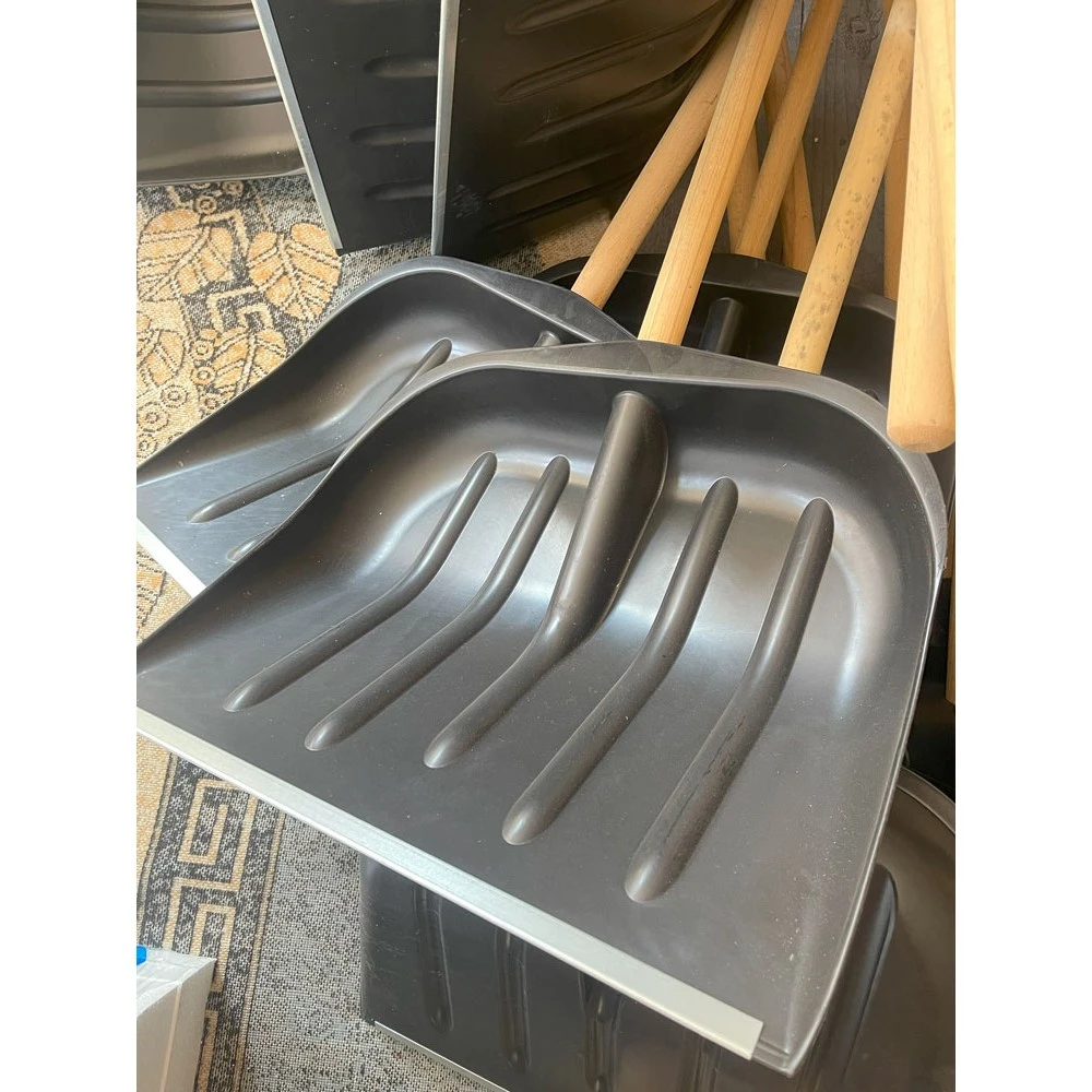 Lopată pentru uz general sau zăpadă 40x40cm din plastic cu protecție metal și coadă de lemn